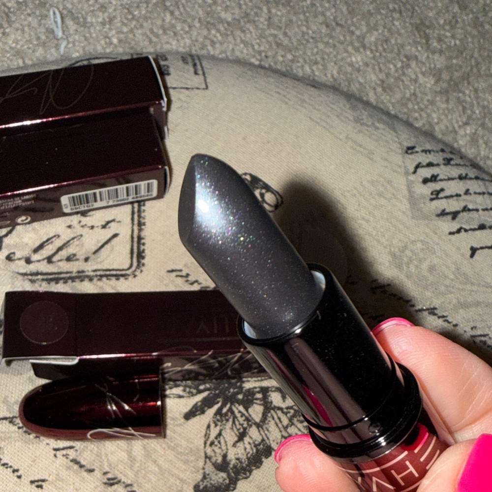 MAC Aaliyah Collection Black Lipstick - Picture 4 of 7